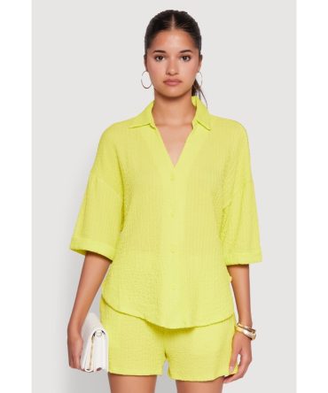 Chic Textured Knit Shirt with Quarter Sleeves and Classic Fit